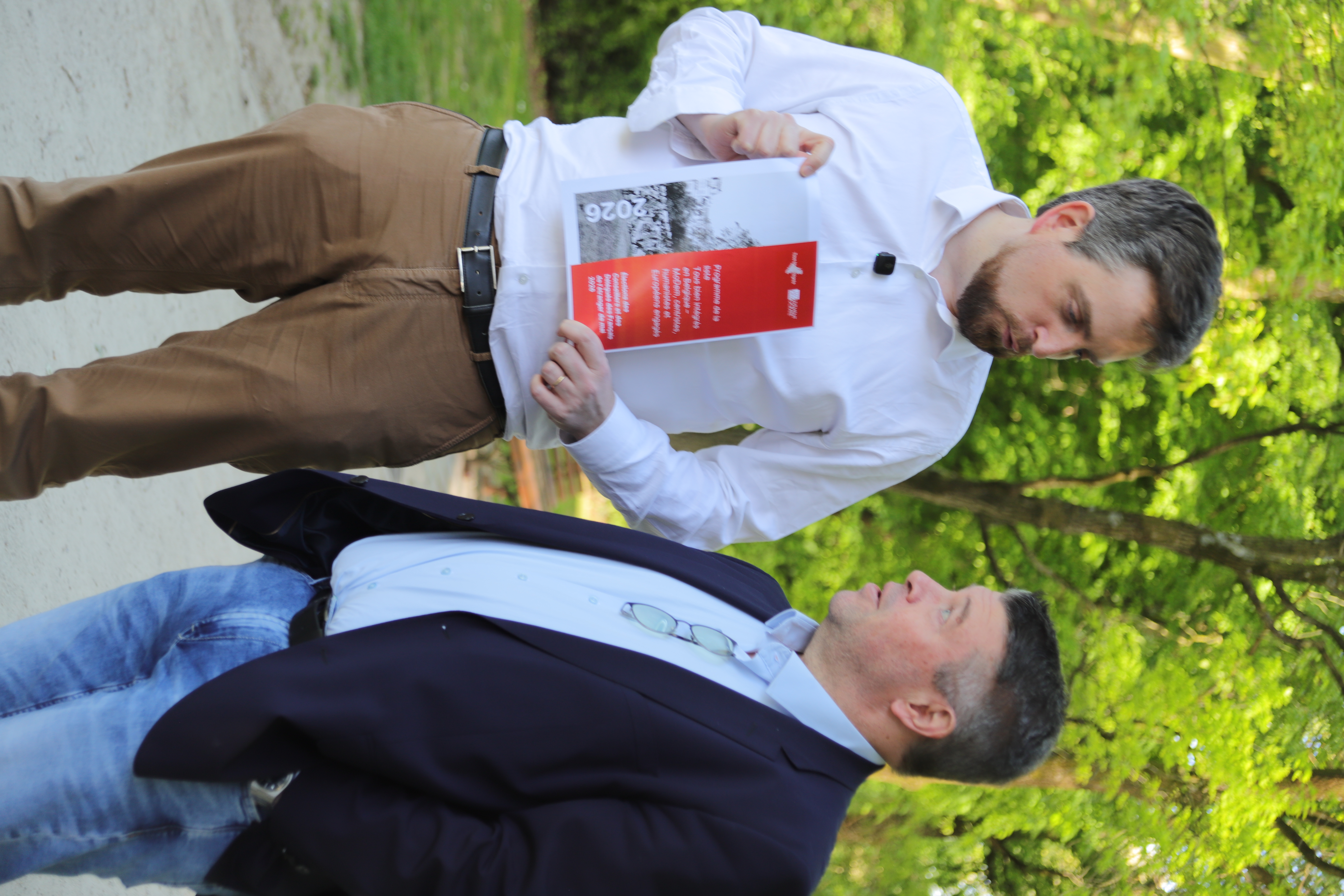 Candidat présentant le programme de campagne